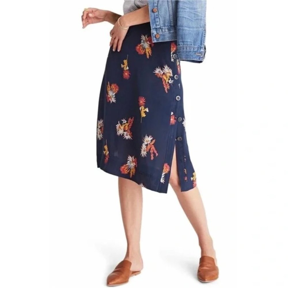 Madewell Silk Side-Button Skirt in Cactus Flower. Midi. Size 8.